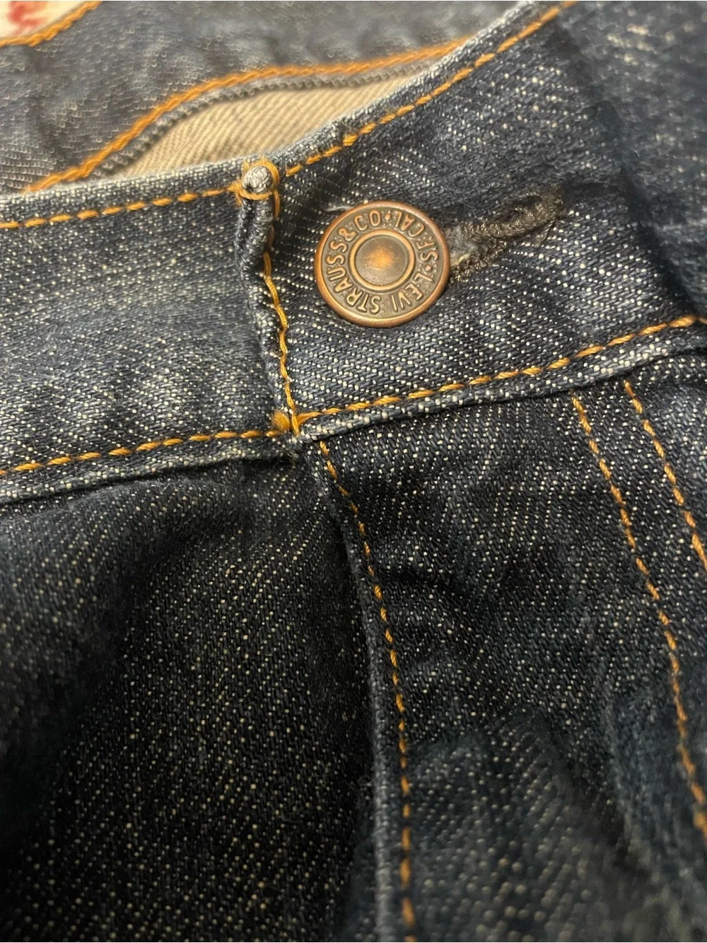 Levi's 550 Relaxed Fit Medium Stonewash Jeans  Men's Size: 40x32.  00550-274